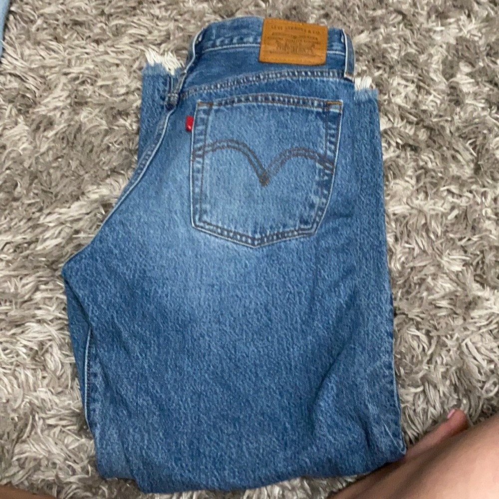 Levi’s high rise size 27!!